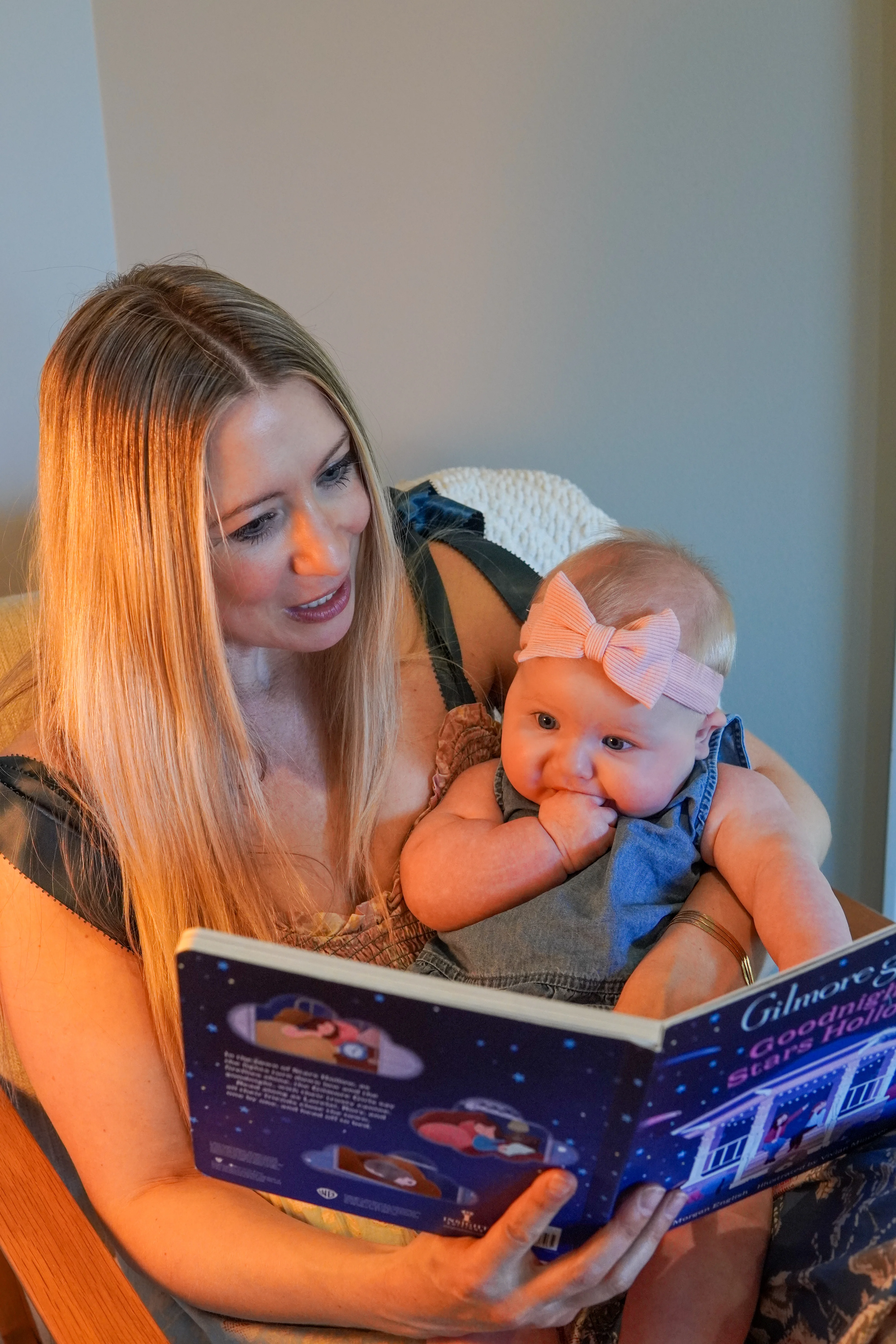 In-home lifestyle family photography session in Chicago by Kamila Kalybek
